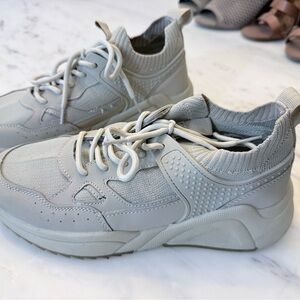 Stylish Gray Women's Sneakers